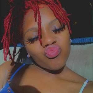 Meet your Posher, Derika